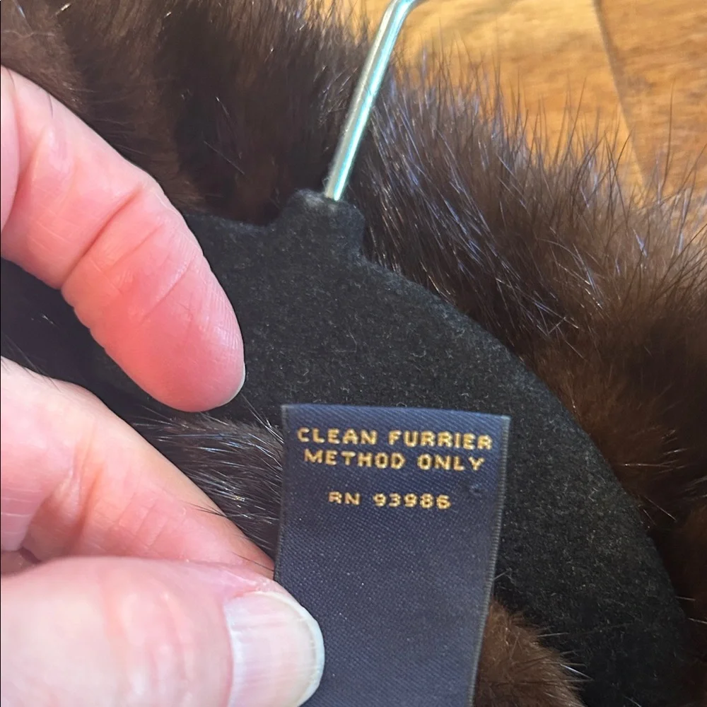 Brooks Brothers Womens Down Vest, dual tab zip with Mink lined collar  Size 4 - Picture 9 of 9